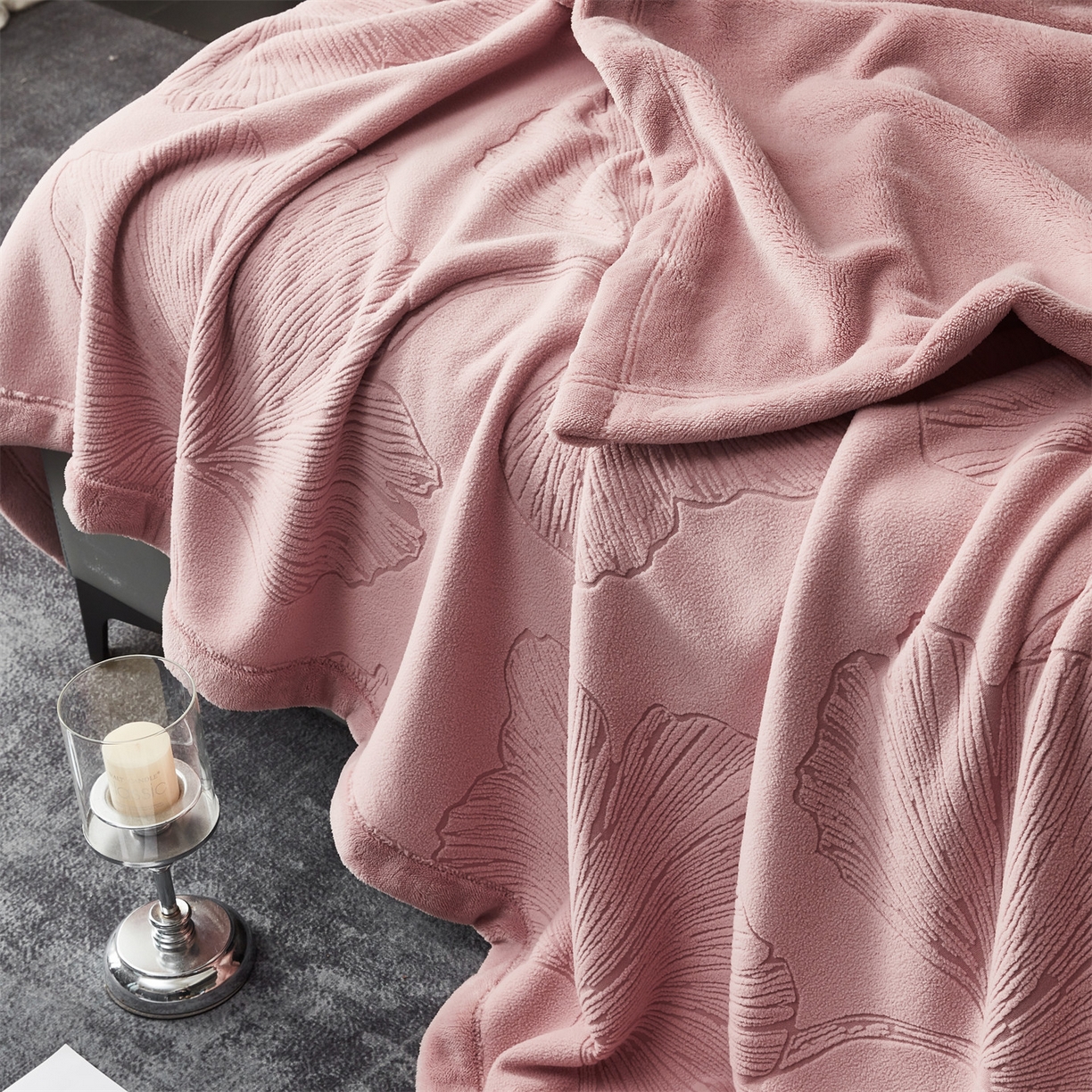 91家纺网 家纺一手货源 找家纺 凯轩毛毯网销专供 2025新款单层雕花毯毛毯婚庆毯保暖毯子 银杏叶  粉