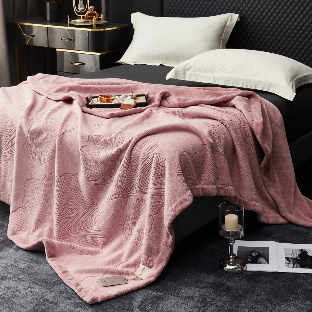 91家纺网 家纺一手货源 找家纺 凯轩毛毯网销专供 2025新款单层雕花毯毛毯婚庆毯保暖毯子 银杏叶  粉