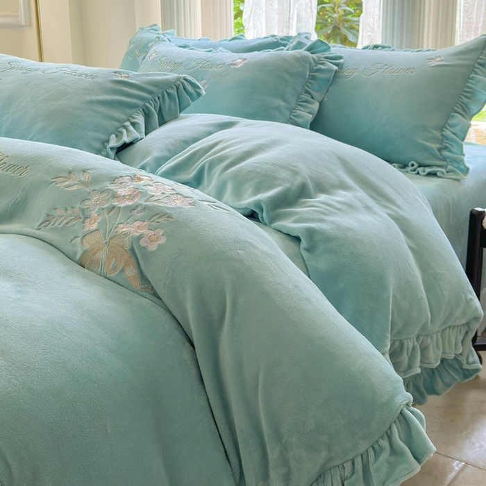 91家纺网 家纺一手货源 找家纺 （总）美洲琳 2025新款高克重牛奶绒绣花四件套