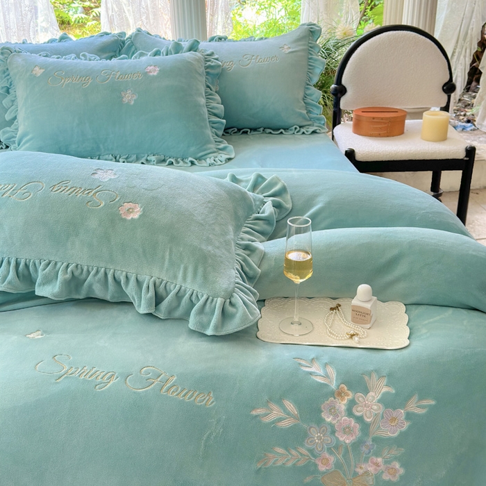 91家纺网 家纺一手货源 找家纺 （总）美洲琳 2025新款高克重牛奶绒绣花四件套