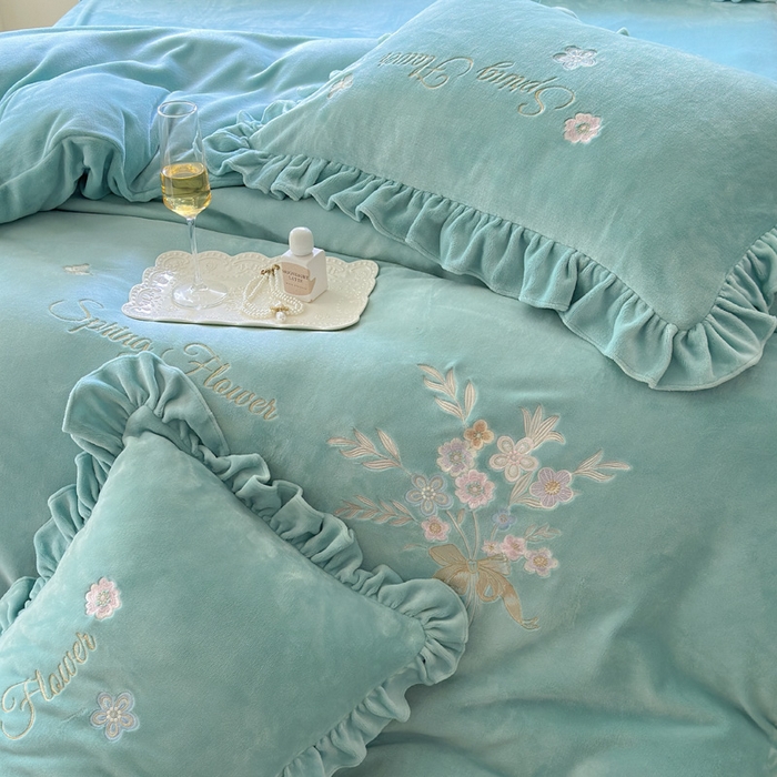 91家纺网 家纺一手货源 找家纺 （总）美洲琳 2025新款高克重牛奶绒绣花四件套