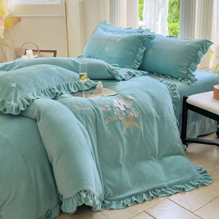 91家纺网 家纺一手货源 找家纺 （总）美洲琳 2025新款高克重牛奶绒绣花四件套