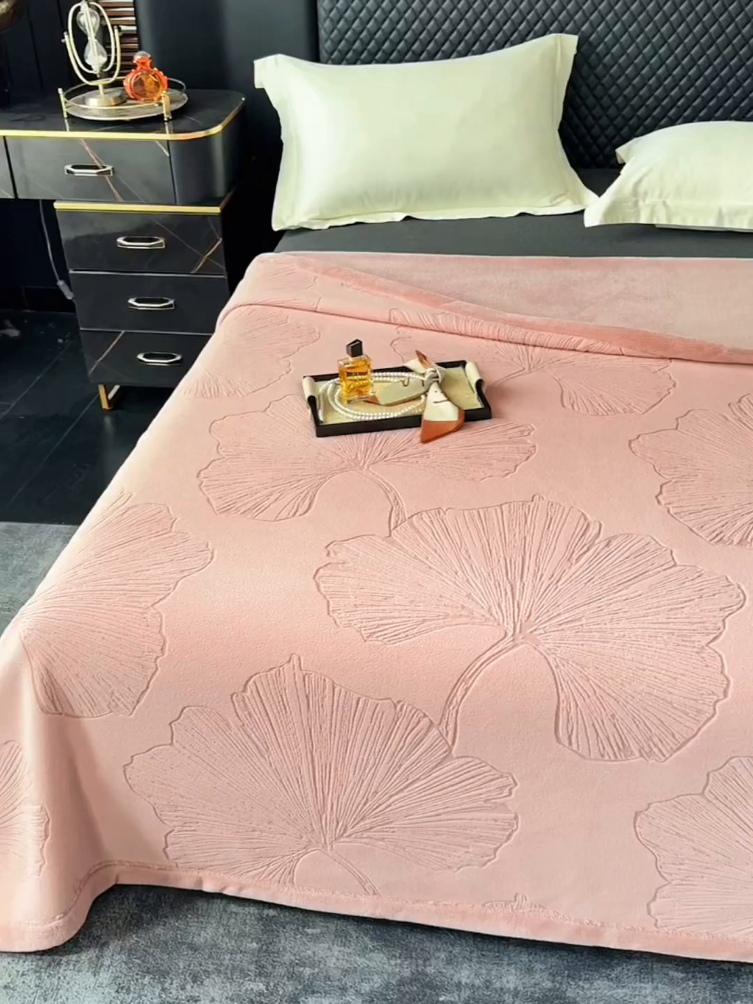 91家纺网 家纺一手货源 找家纺 （总）凯轩毛毯网销专供 2025新款单层雕花毯毛毯婚庆毯保暖毯子