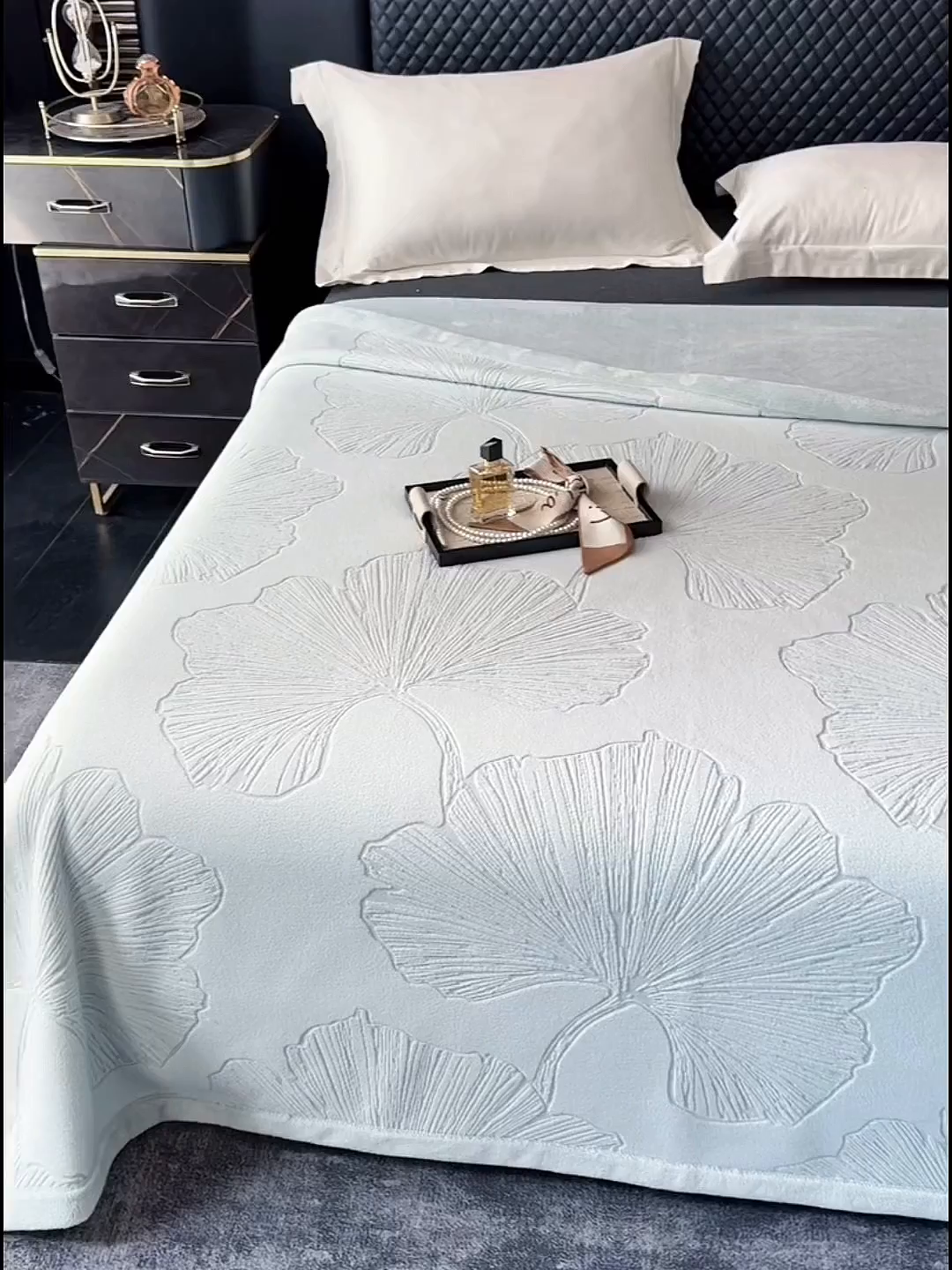 91家纺网 家纺一手货源 找家纺 凯轩毛毯网销专供 2025新款单层雕花毯毛毯婚庆毯保暖毯子 银杏叶 浅绿