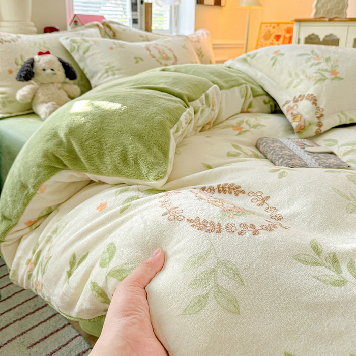 91家纺网 家纺一手货源 找家纺 卡普家居 2025新款加厚保暖牛奶绒系列--四件套 森林小兔