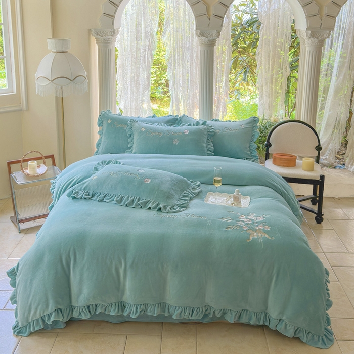 91家纺网 家纺一手货源 找家纺 （总）美洲琳 2025新款高克重牛奶绒绣花四件套