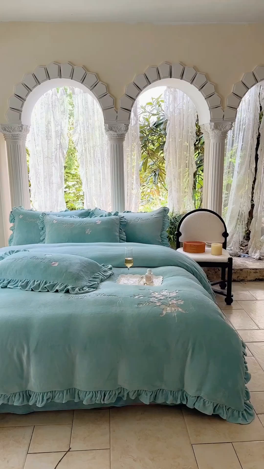 91家纺网 家纺一手货源 找家纺 美洲琳 2025新款高克重牛奶绒绣花四件套 手捧花-湖蓝