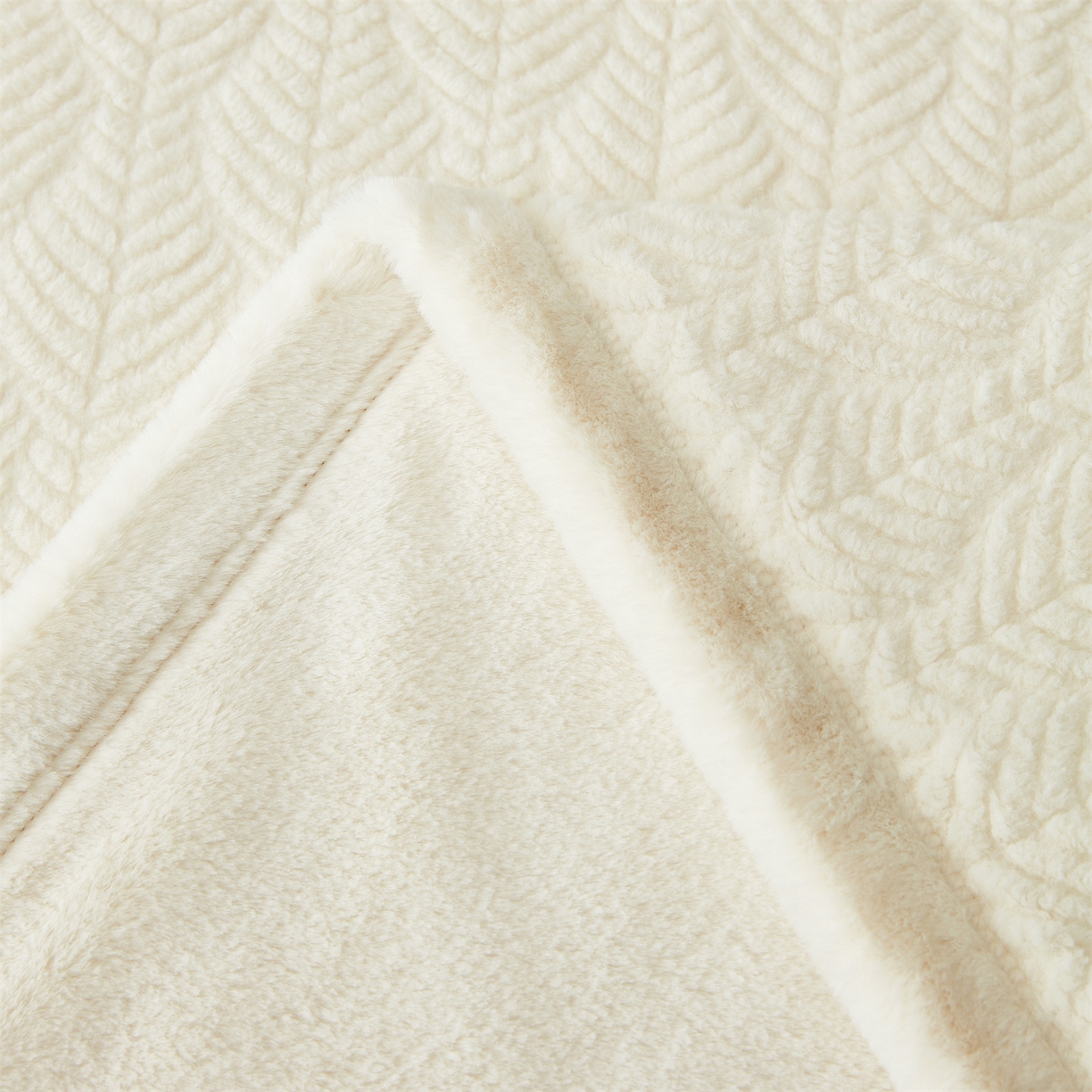 91家纺网 家纺一手货源 找家纺 凯轩毛毯网销专供 2025新款仿羔羊绒毯毛毯婚庆毯保暖毯子 米白