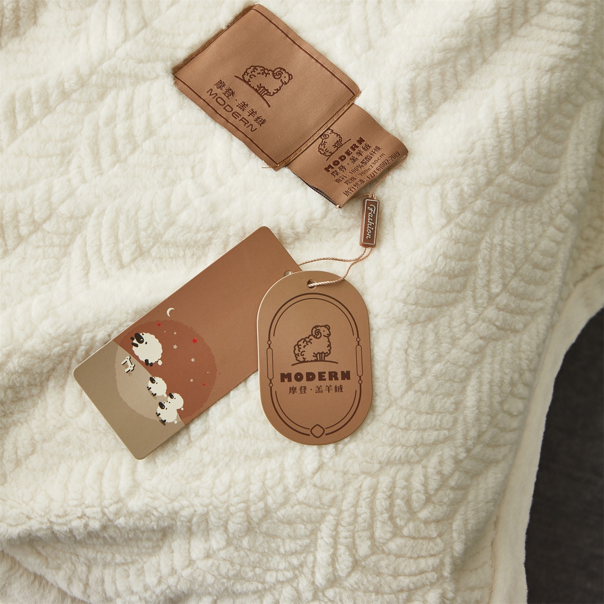 91家纺网 家纺一手货源 找家纺 凯轩毛毯网销专供 2025新款仿羔羊绒毯毛毯婚庆毯保暖毯子 米白