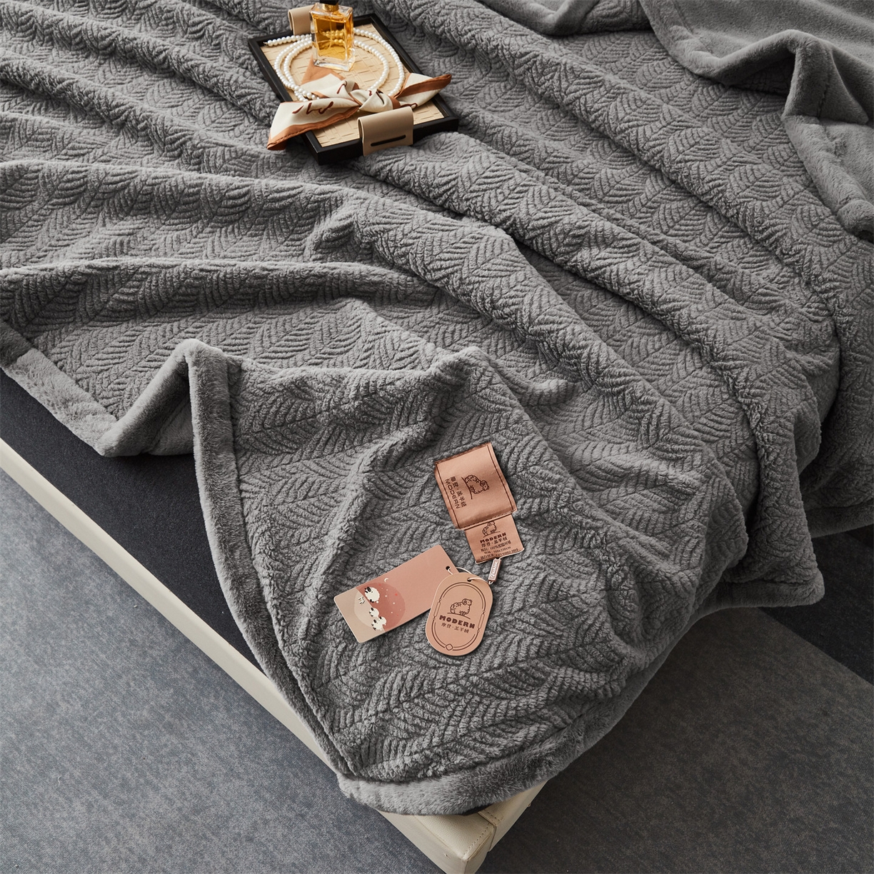 91家纺网 家纺一手货源 找家纺 凯轩毛毯网销专供 2025新款仿羔羊绒毯毛毯婚庆毯保暖毯子 高级灰