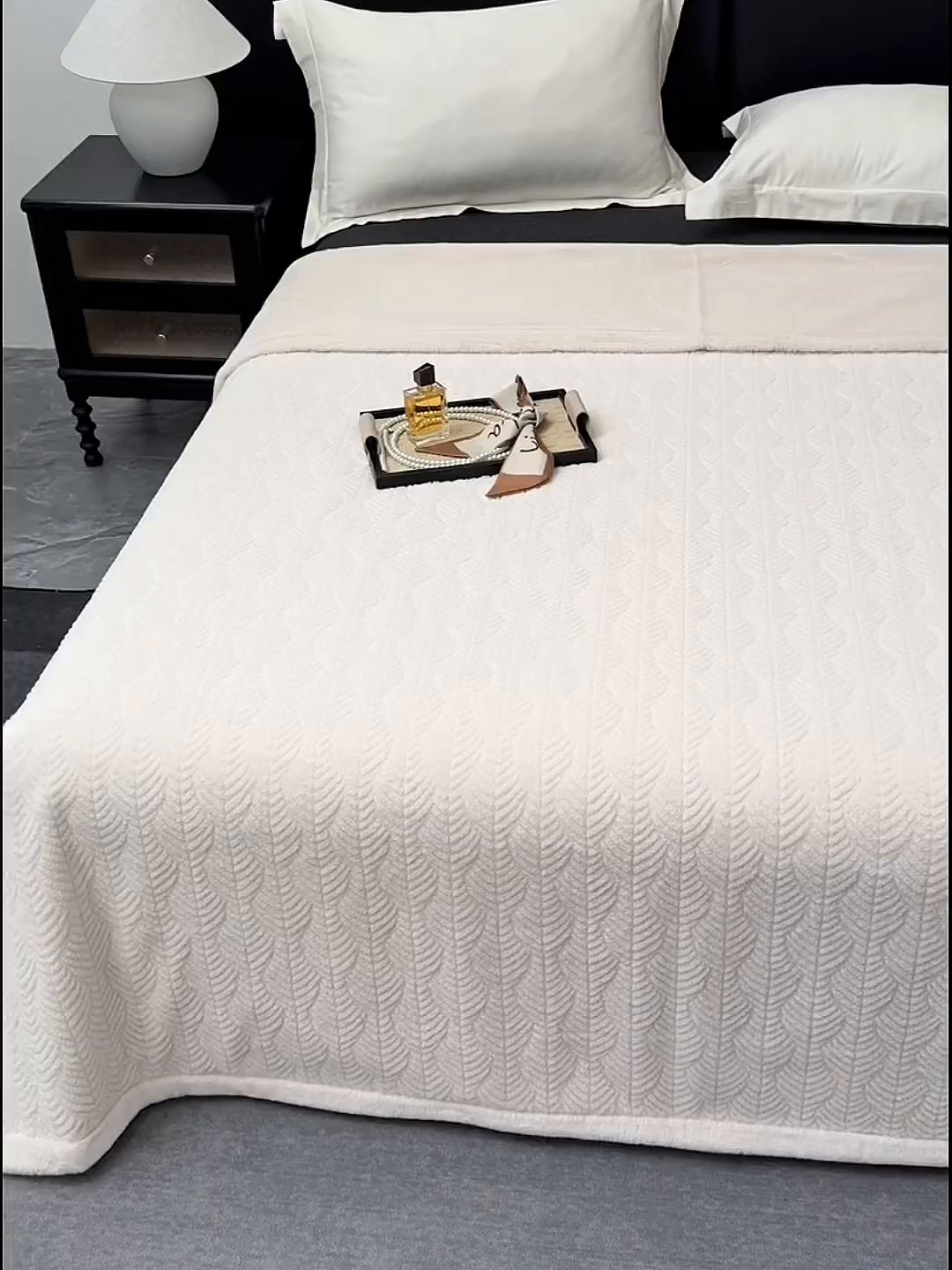 91家纺网 家纺一手货源 找家纺 凯轩毛毯网销专供 2025新款仿羔羊绒毯毛毯婚庆毯保暖毯子 米白