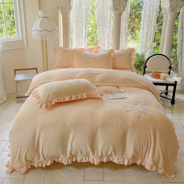 美洲琳 2025新款高克重牛奶绒绣花四件套 手捧花-奶黄