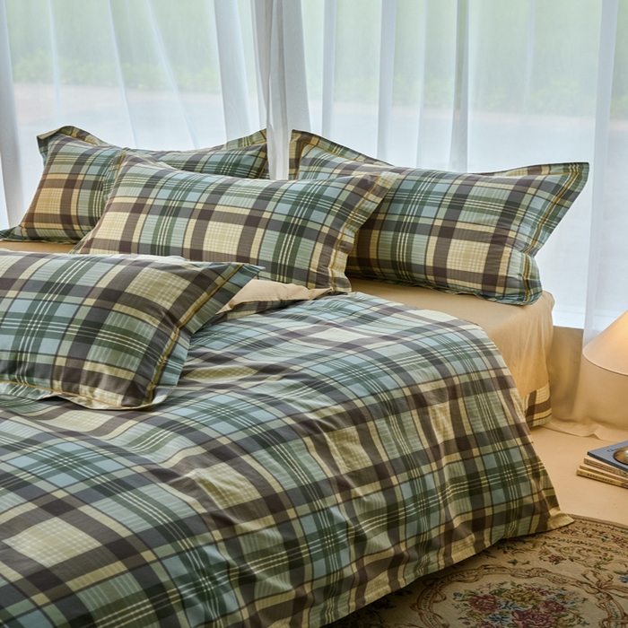 91家纺网 家纺一手货源 找家纺 铭博家纺 2025新款直播爆款100%全棉吊边一字绣工艺款13070印花全棉四件套言格论