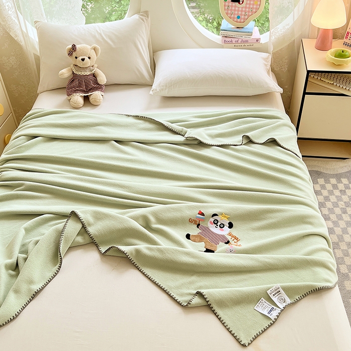 91家纺网 家纺一手货源 找家纺 凯轩毛毯网销专供 2025新款仿羊绒贴布绣毛毯毯子 欢乐熊猫-绿