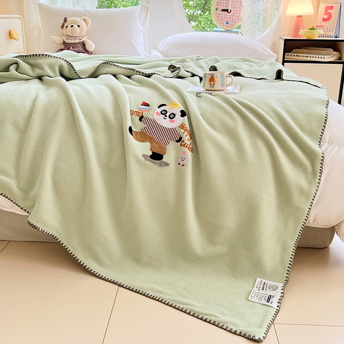 91家纺网 家纺一手货源 找家纺 凯轩毛毯网销专供 2025新款仿羊绒贴布绣毛毯毯子 欢乐熊猫-绿