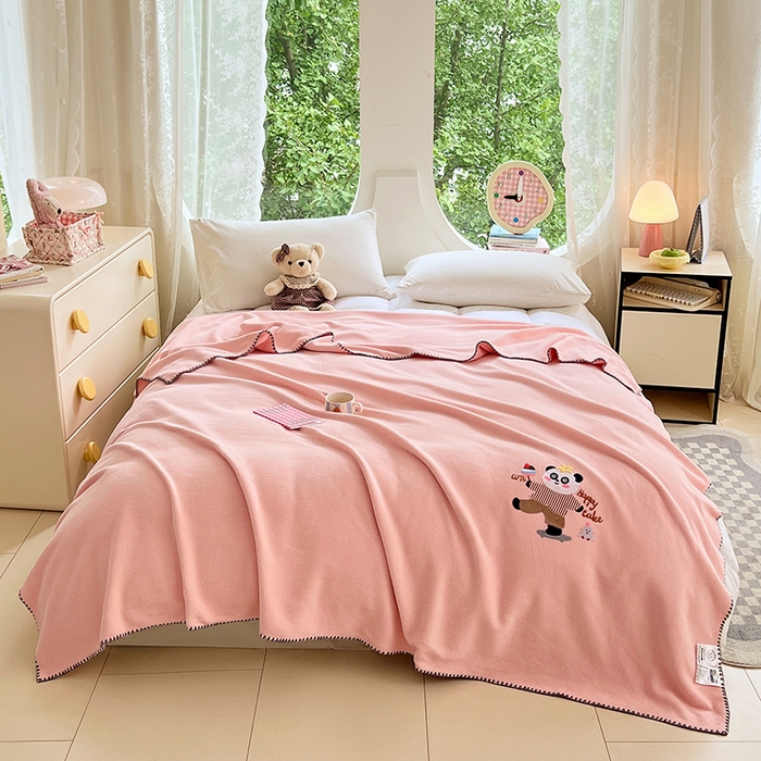 凯轩毛毯网销专供 2025新款仿羊绒贴布绣毛毯毯子 欢乐熊猫-粉