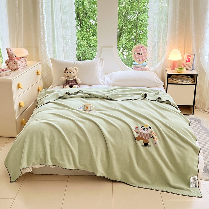 凯轩毛毯网销专供 2025新款仿羊绒贴布绣毛毯毯子 欢乐熊猫-绿