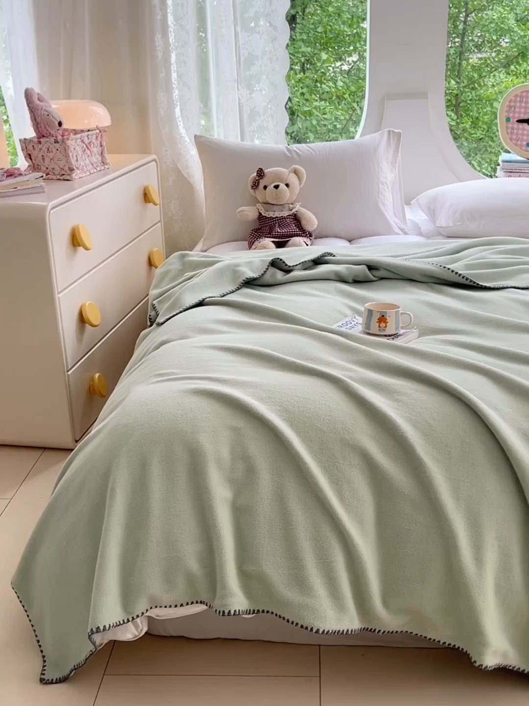 91家纺网 家纺一手货源 找家纺 凯轩毛毯网销专供 2025新款仿羊绒贴布绣毛毯毯子 欢乐熊猫-绿