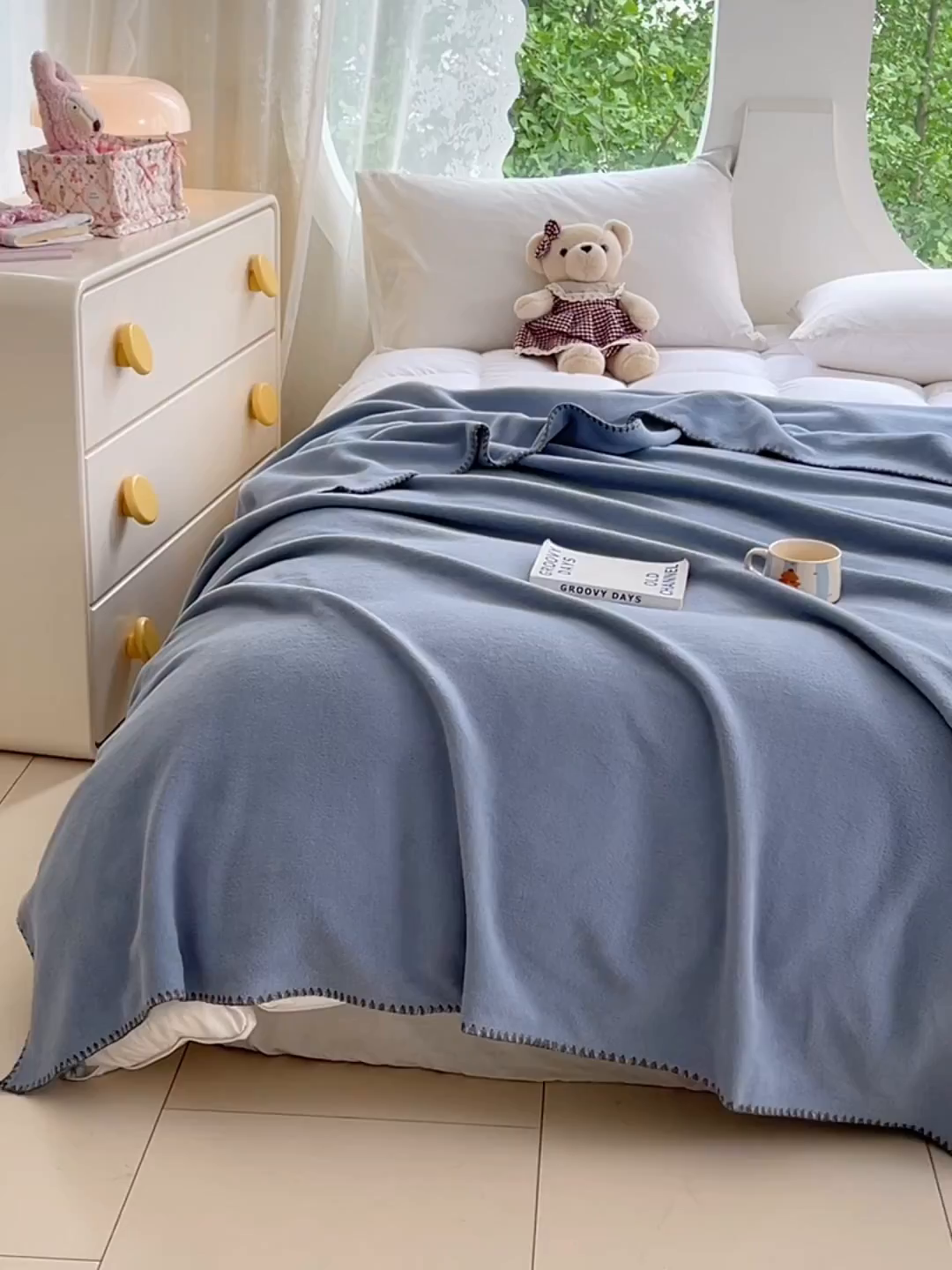 91家纺网 家纺一手货源 找家纺 凯轩毛毯网销专供 2025新款仿羊绒贴布绣毛毯毯子 欢乐熊猫-蓝