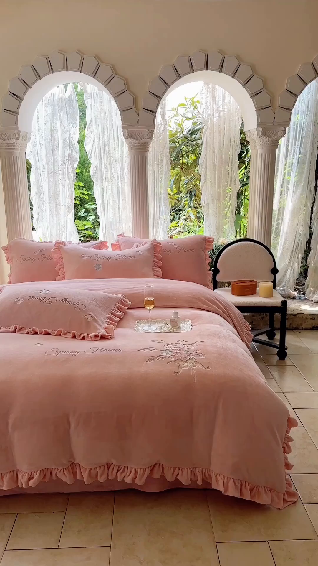 91家纺网 家纺一手货源 找家纺 美洲琳 2025新款高克重牛奶绒绣花四件套 手捧花-心粉