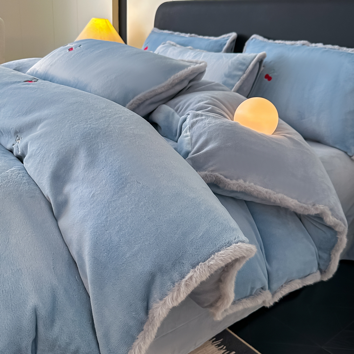 91家纺网 家纺一手货源 找家纺 梓之赫 2025新款A类高密度雪貂绒四件套 宾利蓝