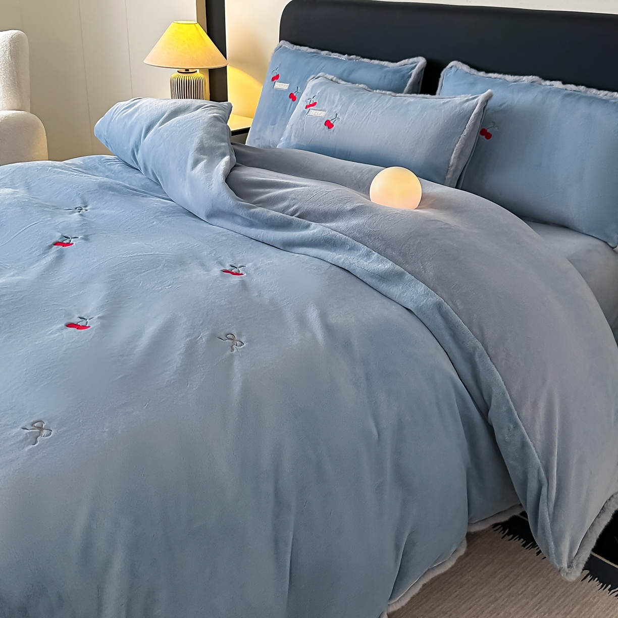 91家纺网 家纺一手货源 找家纺 梓之赫 2025新款A类高密度雪貂绒四件套 宾利蓝