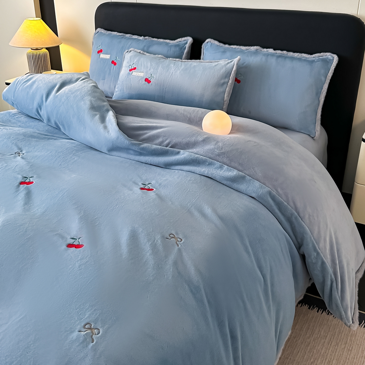 91家纺网 家纺一手货源 找家纺 梓之赫 2025新款A类高密度雪貂绒四件套 宾利蓝