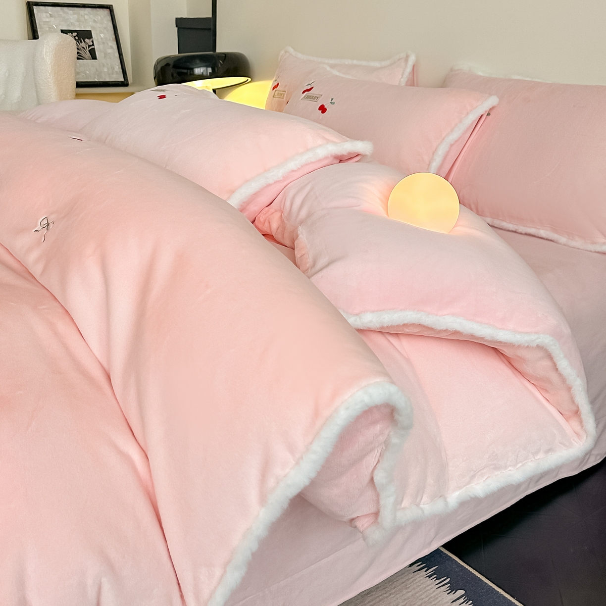 91家纺网 家纺一手货源 找家纺 梓之赫 2025新款A类高密度雪貂绒四件套 公主粉