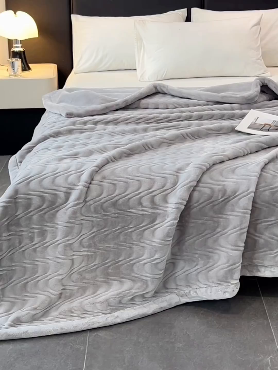 91家纺网 家纺一手货源 找家纺 凯轩毛毯网销专供 2025新款水波纹精品婚庆云毯毛毯 水波纹-银石灰
