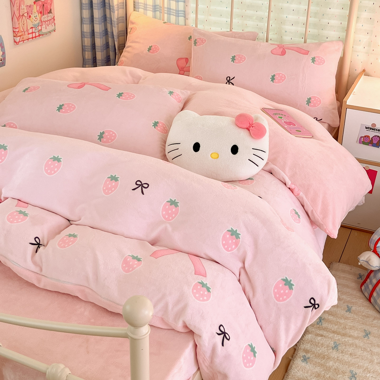 91家纺网 家纺一手货源 找家纺 贝扬思家纺 2025新款软fufu加厚保暖可爱系牛奶绒宿舍床套件系列（小红书推荐）（提供买家秀） 草莓牛奶