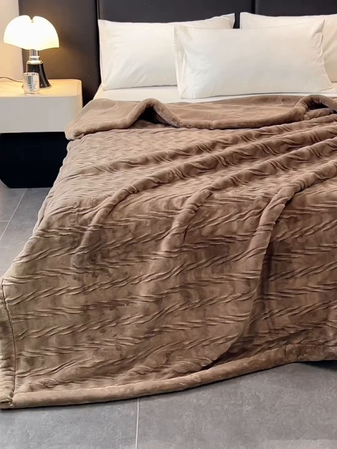 91家纺网 家纺一手货源 找家纺 凯轩毛毯网销专供 2025新款水波纹精品婚庆云毯毛毯 水波纹-咖啡棕