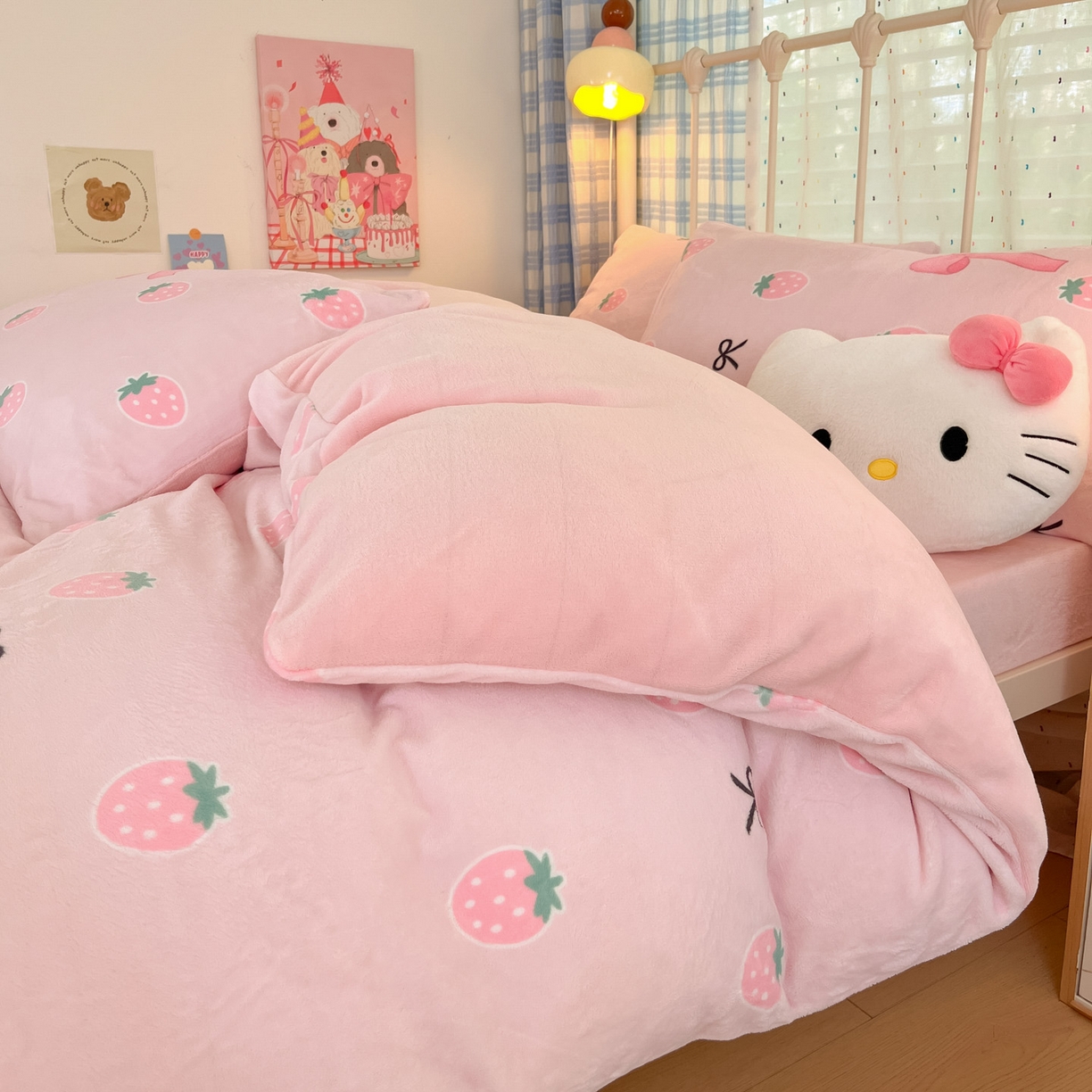 91家纺网 家纺一手货源 找家纺 贝扬思家纺 2025新款软fufu加厚保暖可爱系牛奶绒宿舍床套件系列（小红书推荐）（提供买家秀） 草莓牛奶
