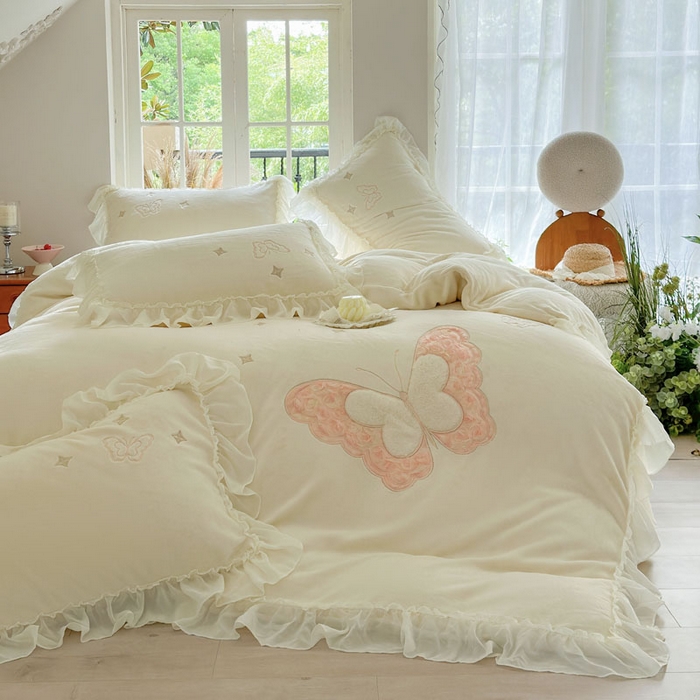 91家纺网 家纺一手货源 找家纺 （总）美洲琳 2025新款高克重全消光贴布绣花牛奶绒四件套