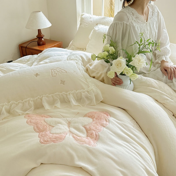 91家纺网 家纺一手货源 找家纺 （总）美洲琳 2025新款高克重全消光贴布绣花牛奶绒四件套