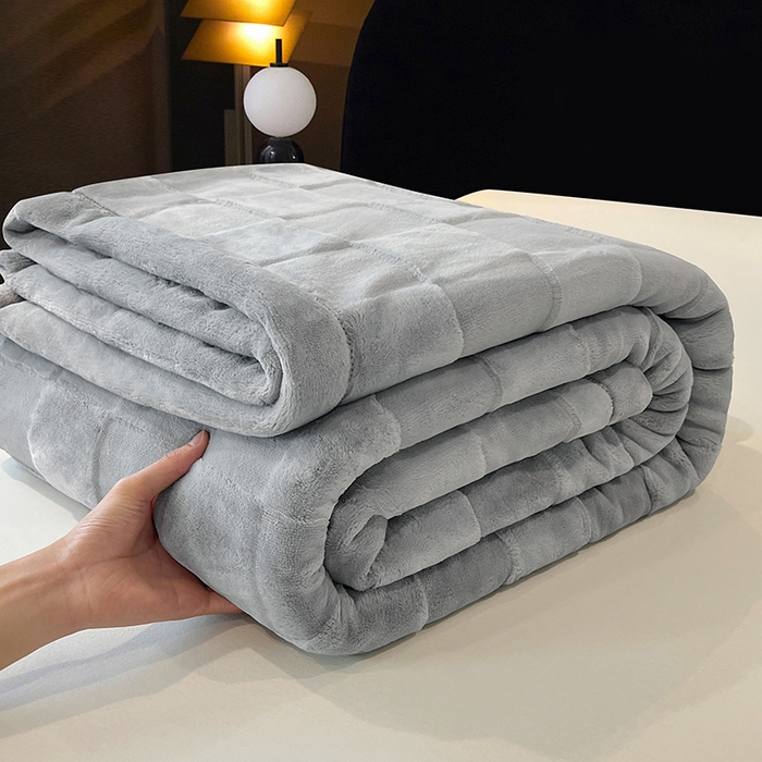 91家纺网 家纺一手货源 找家纺 凯轩毛毯网销专供 2025新款方格精品婚庆云毯毛毯 方格-浅银灰