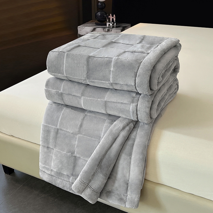 91家纺网 家纺一手货源 找家纺 凯轩毛毯网销专供 2025新款方格精品婚庆云毯毛毯 方格-浅银灰