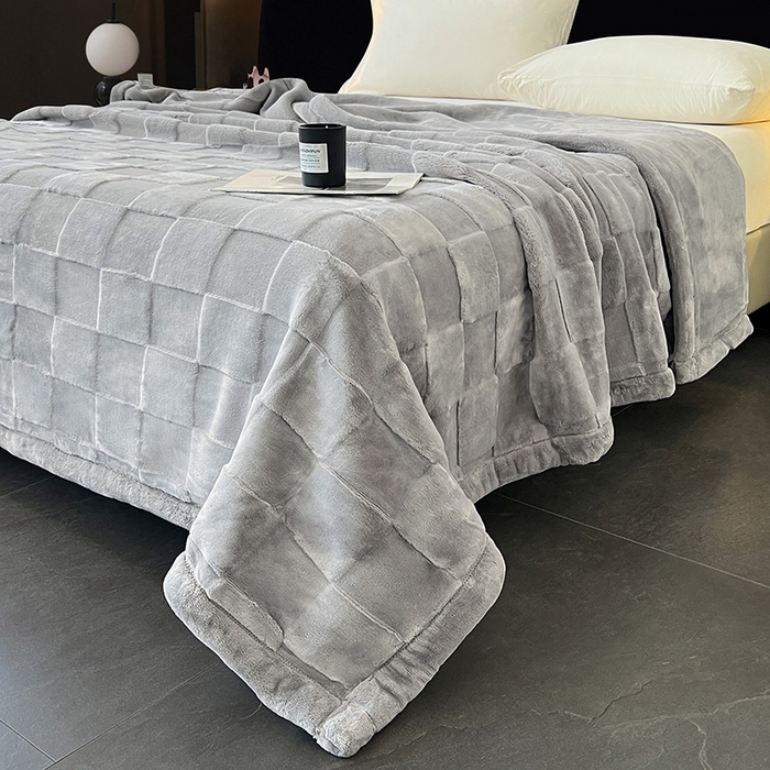 91家纺网 家纺一手货源 找家纺 凯轩毛毯网销专供 2025新款方格精品婚庆云毯毛毯 方格-浅银灰