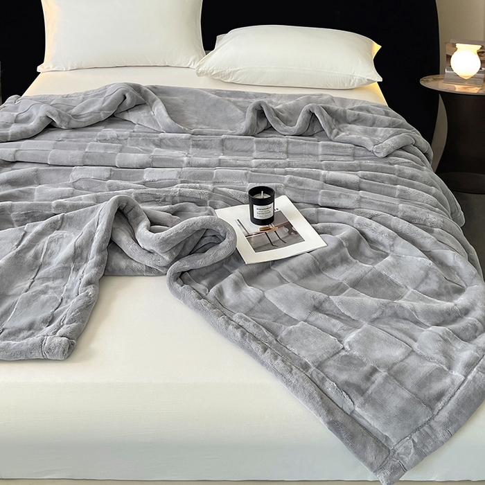 91家纺网 家纺一手货源 找家纺 凯轩毛毯网销专供 2025新款方格精品婚庆云毯毛毯 方格-浅银灰