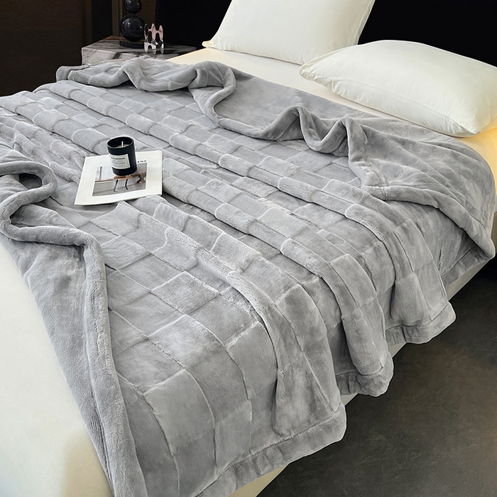 91家纺网 家纺一手货源 找家纺 凯轩毛毯网销专供 2025新款方格精品婚庆云毯毛毯 方格-浅银灰