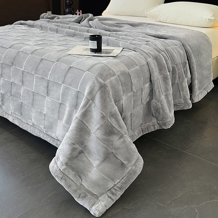 91家纺网 家纺一手货源 找家纺 凯轩毛毯网销专供 2025新款方格精品婚庆云毯毛毯 方格-浅银灰