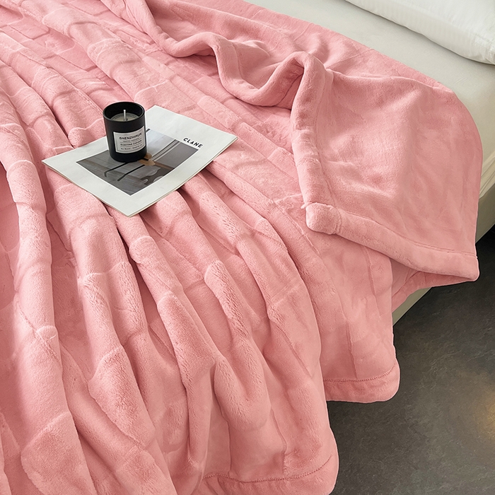 91家纺网 家纺一手货源 找家纺 凯轩毛毯网销专供 2025新款方格精品婚庆云毯毛毯 方格-樱花粉