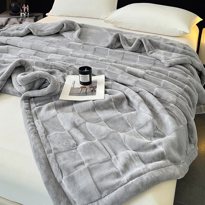 91家纺网 家纺一手货源 找家纺 凯轩毛毯网销专供 2025新款方格精品婚庆云毯毛毯 方格-浅银灰