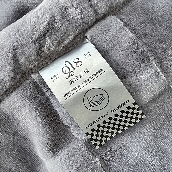 91家纺网 家纺一手货源 找家纺 凯轩毛毯网销专供 2025新款方格精品婚庆云毯毛毯 方格-浅银灰