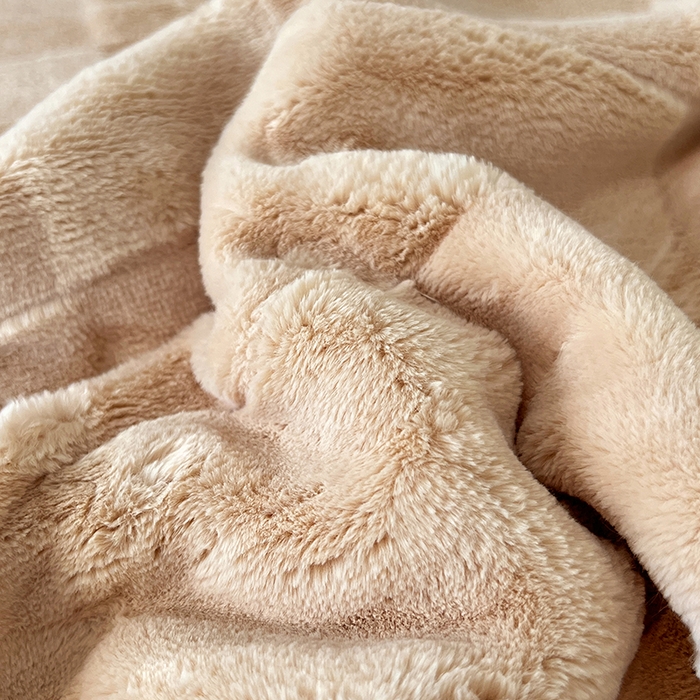 91家纺网 家纺一手货源 找家纺 凯轩毛毯网销专供 2025新款方格精品婚庆云毯毛毯 方格-香槟色