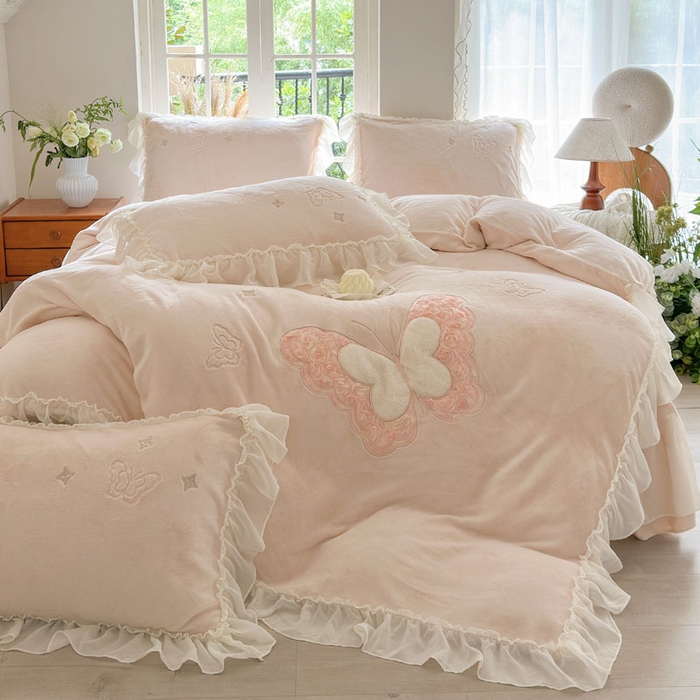 91家纺网 家纺一手货源 找家纺 （总）美洲琳 2025新款高克重全消光贴布绣花牛奶绒四件套