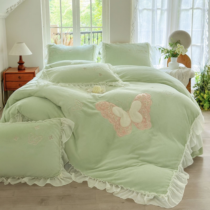 91家纺网 家纺一手货源 找家纺 （总）美洲琳 2025新款高克重全消光贴布绣花牛奶绒四件套