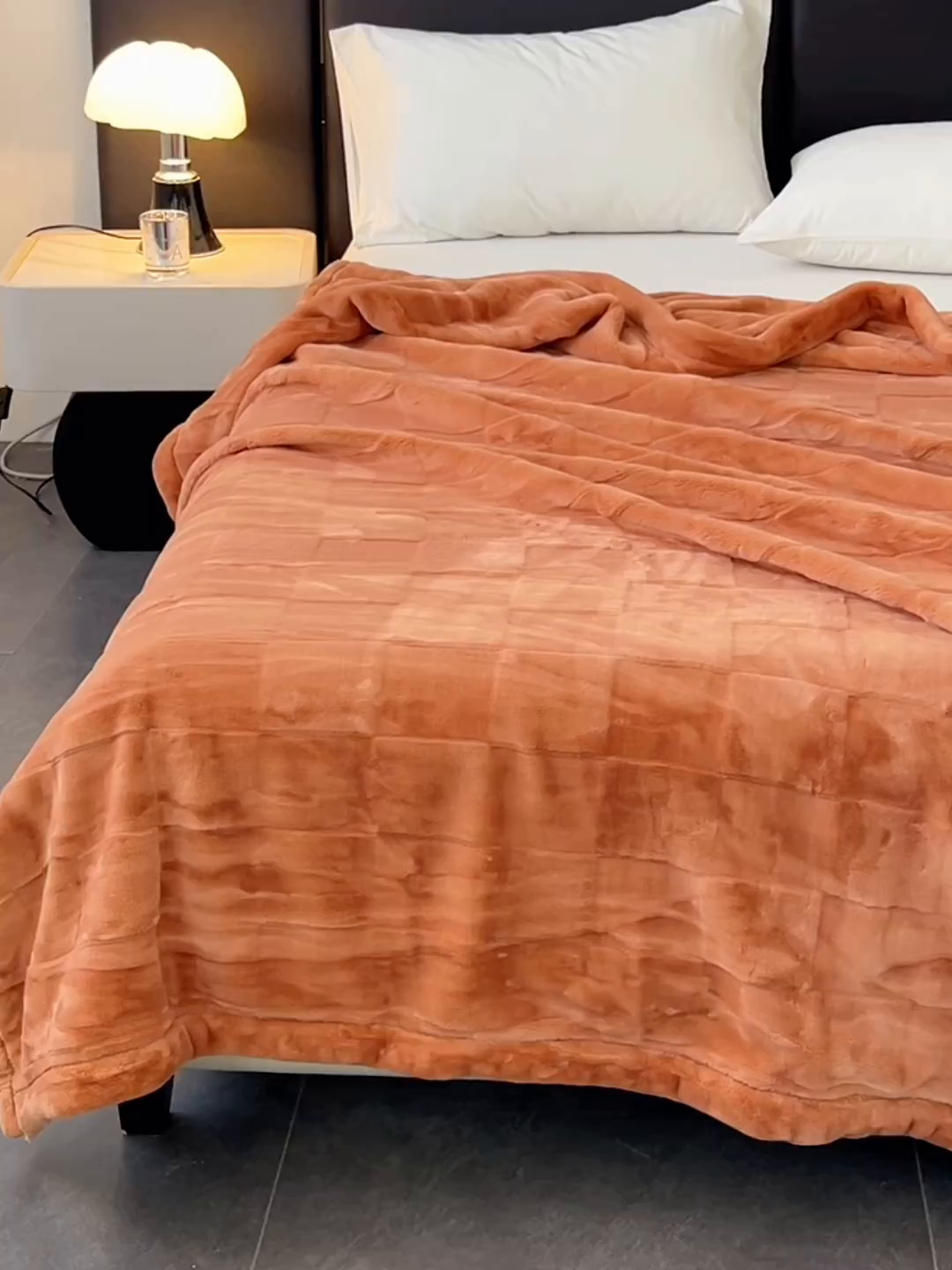 91家纺网 家纺一手货源 找家纺 凯轩毛毯网销专供 2025新款方格精品婚庆云毯毛毯 方格-落日橘