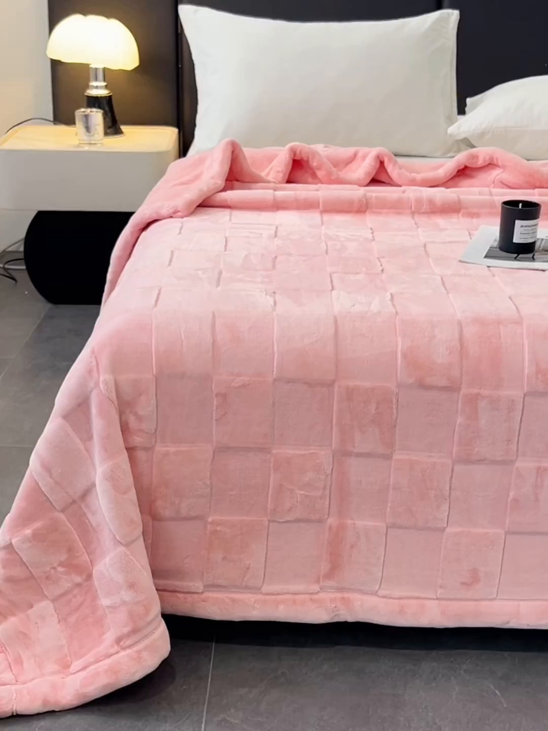 91家纺网 家纺一手货源 找家纺 凯轩毛毯网销专供 2025新款方格精品婚庆云毯毛毯 方格-樱花粉