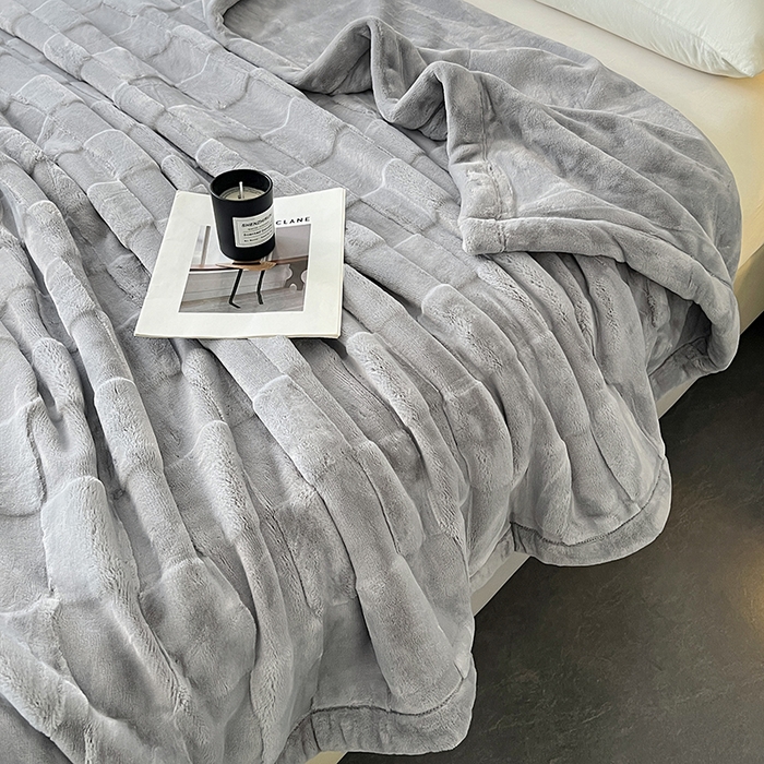 91家纺网 家纺一手货源 找家纺 凯轩毛毯网销专供 2025新款方格精品婚庆云毯毛毯 方格-浅银灰