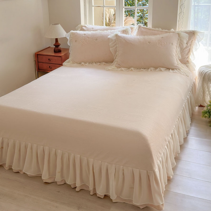 91家纺网 家纺一手货源 找家纺 美洲琳 2025新款高克重全消光贴布绣花牛奶绒四件套 蝴蝶-浅粉